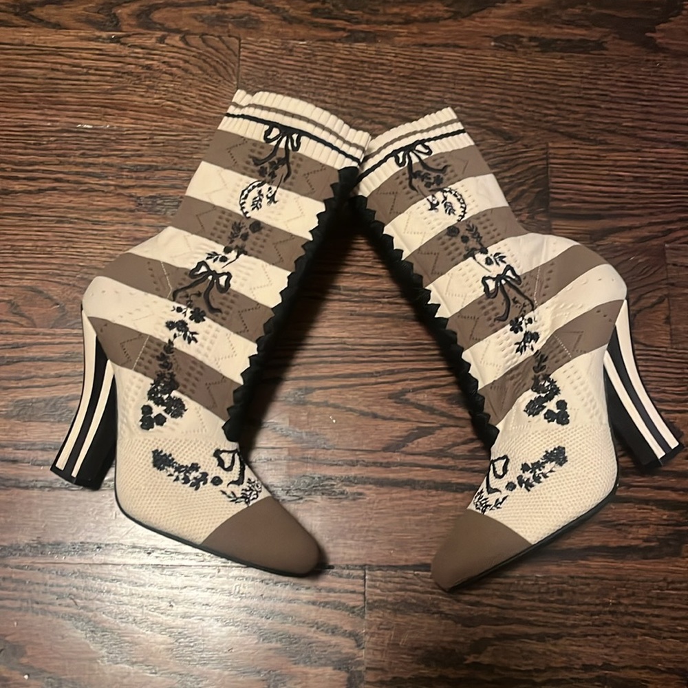 Fendi Rockoko Embroidered Booties - Picture 2 of 8